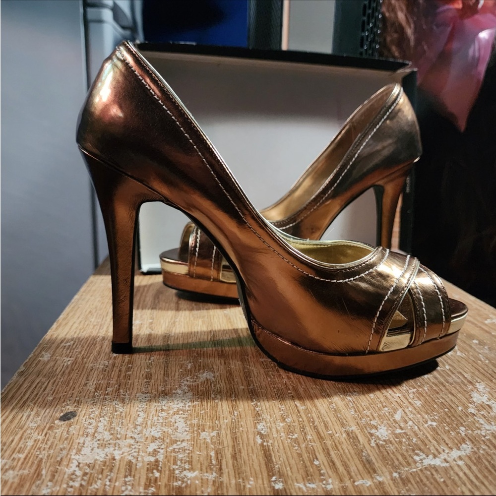 Diba Shiny Gold Peep-Toe Heels
